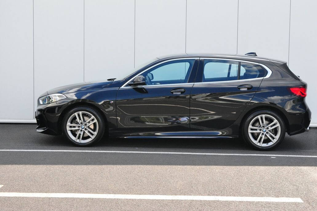 BMW-1-serie-F40-118i-benzine-17-inch-style-550m-styling-550-velgen-m-sport-pakket-zwart