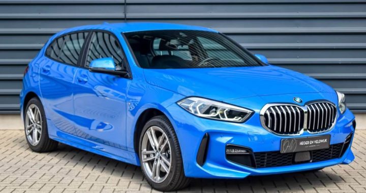 BMW-F40-118i-misano-blauw-2020-17-inch-style-550m-styling-550m-originele-BMW-velgen-steekmaat-5x112