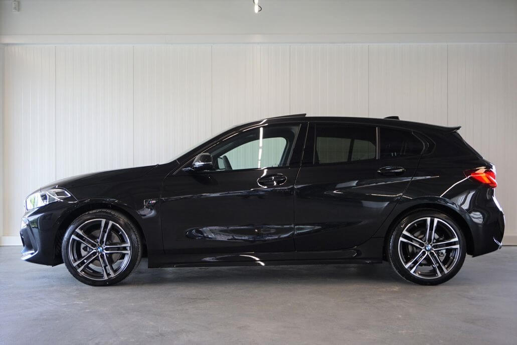 2020-BMW1-1-serie-F40-zwart-118i-executive-m-sport-pakket-style-819m-styling-819-velgen