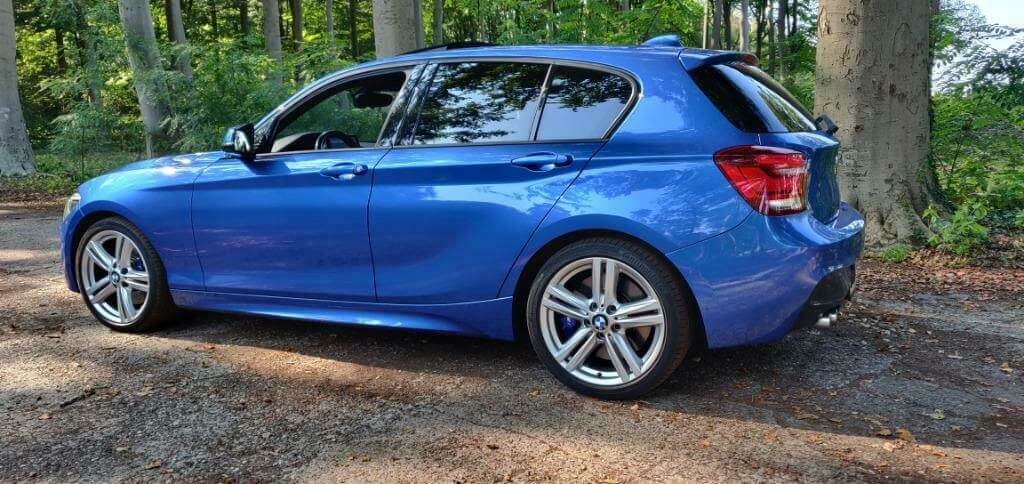 BMW-1-serie-F20-m-sport-pakket-estoril-blue-style-386m-styling-386-breedset-velgen-18-inch-zilver