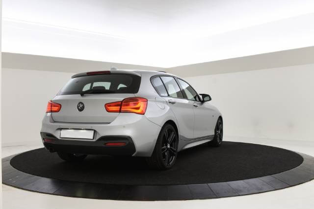 BMW-1-serie-F20-lci-m-sport-pakket-zilver-style-386m-styling-386-velgen-18-inch-breedset-zwarte-velgen